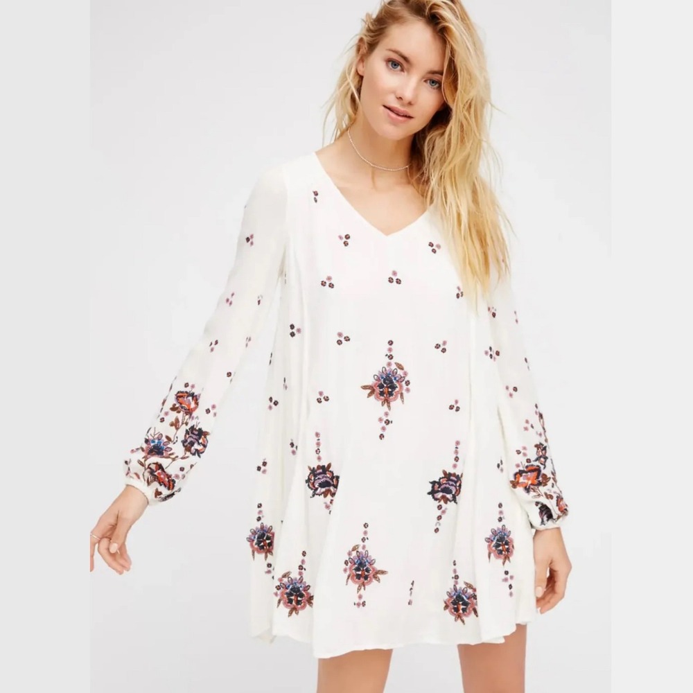 Free People Bell Sleeve Bohemian Dress White Burgundy Embroidered Sz Large Boho - Picture 4 of 16